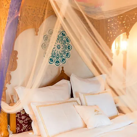 Hidden Gem Antique With Views Апартаменты Бухарест