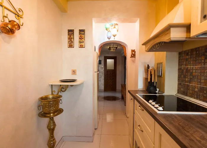 Hidden Gem Antique With Views Appartement Boekarest