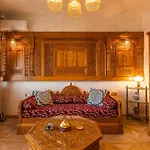 Hidden Gem Antique With Views Apartment Bukarest