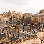 Apartment Hidden Gem Antique With Views Bukarest