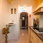 Hidden Gem Antique With Views Apartment Bukarest