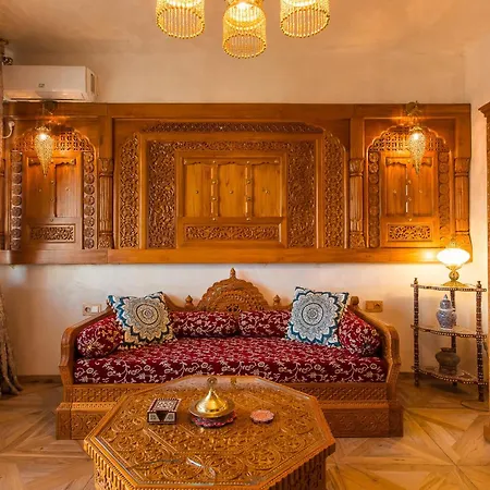 Hidden Gem Antique With Stunning Views Apartment Bucharest