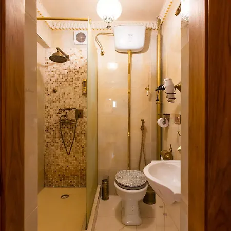 Hidden Gem Antique With Views 布加勒斯特